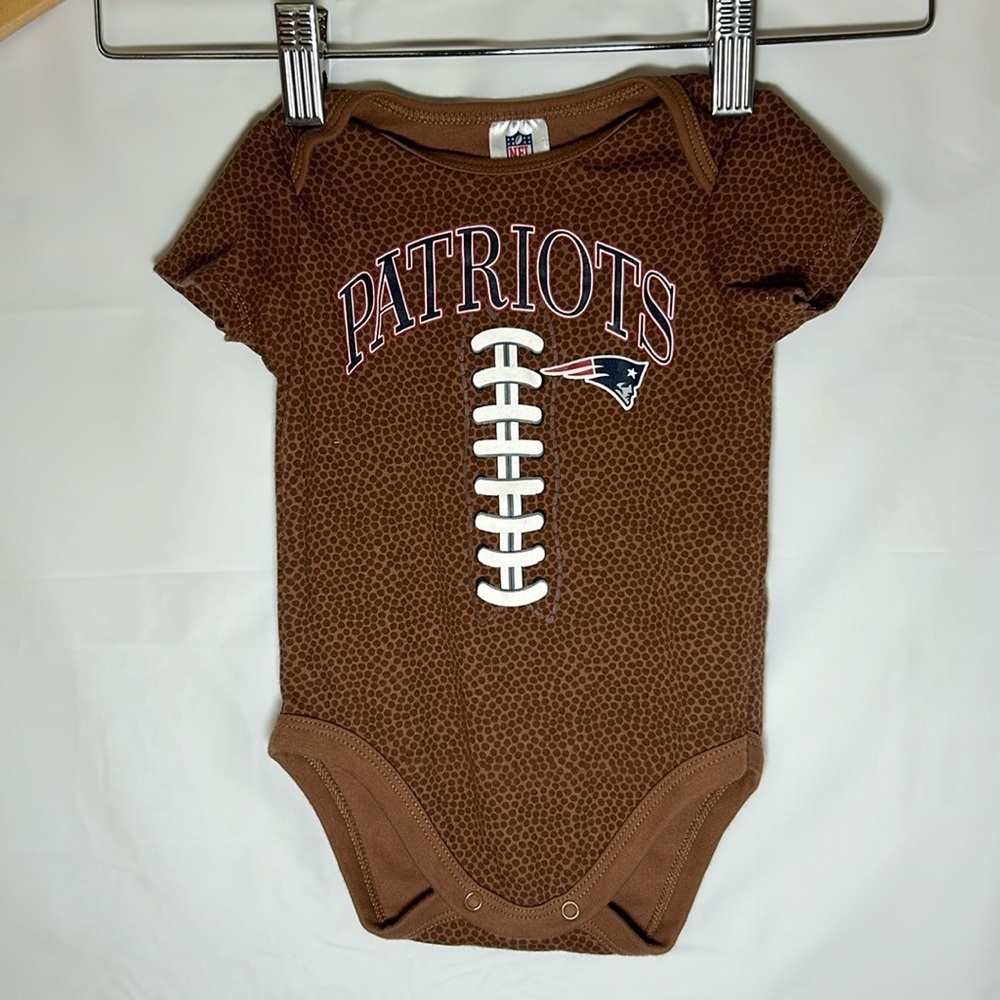 New England Patriots baby newborn onesie NFL Team apparel size 3-6 mths Football